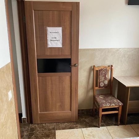 ストルィーイ Домашній Затишокホステル エクステリア 写真